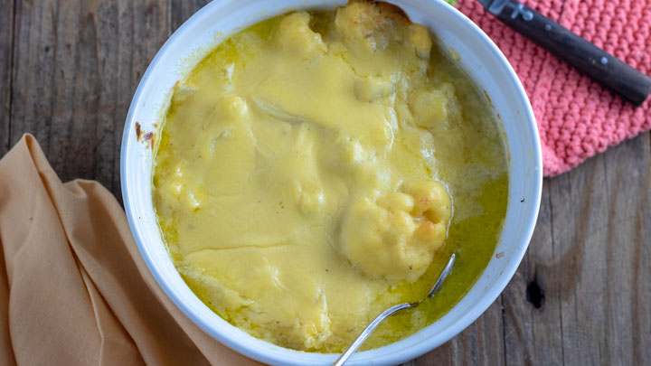 Casserole of cheesy cauliflower.