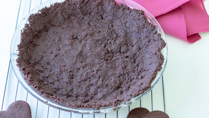 cooked plain pie crust 