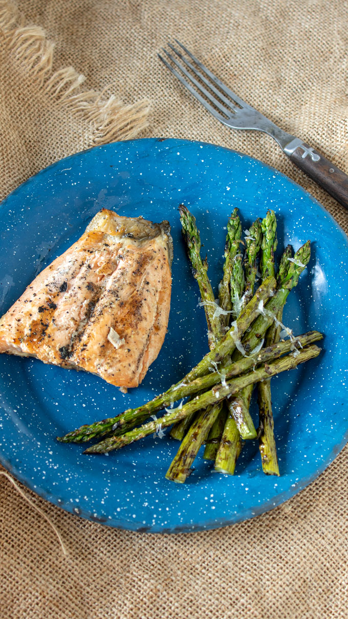 grilled salmon and asparagus on blue plate