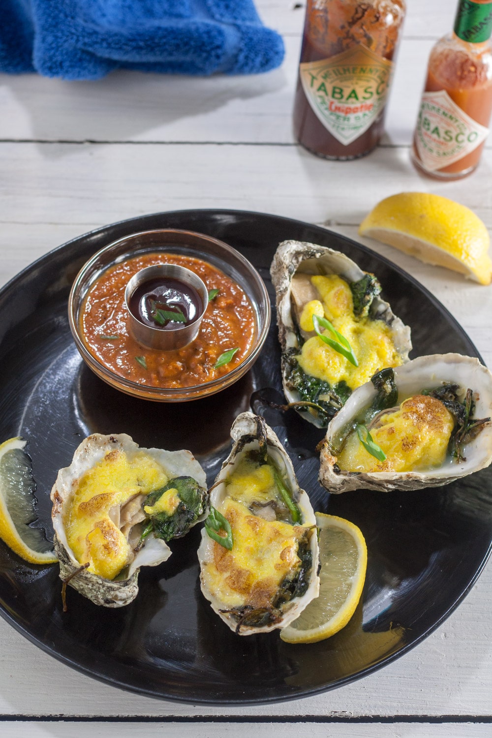 oysters-rockefeller on black plate