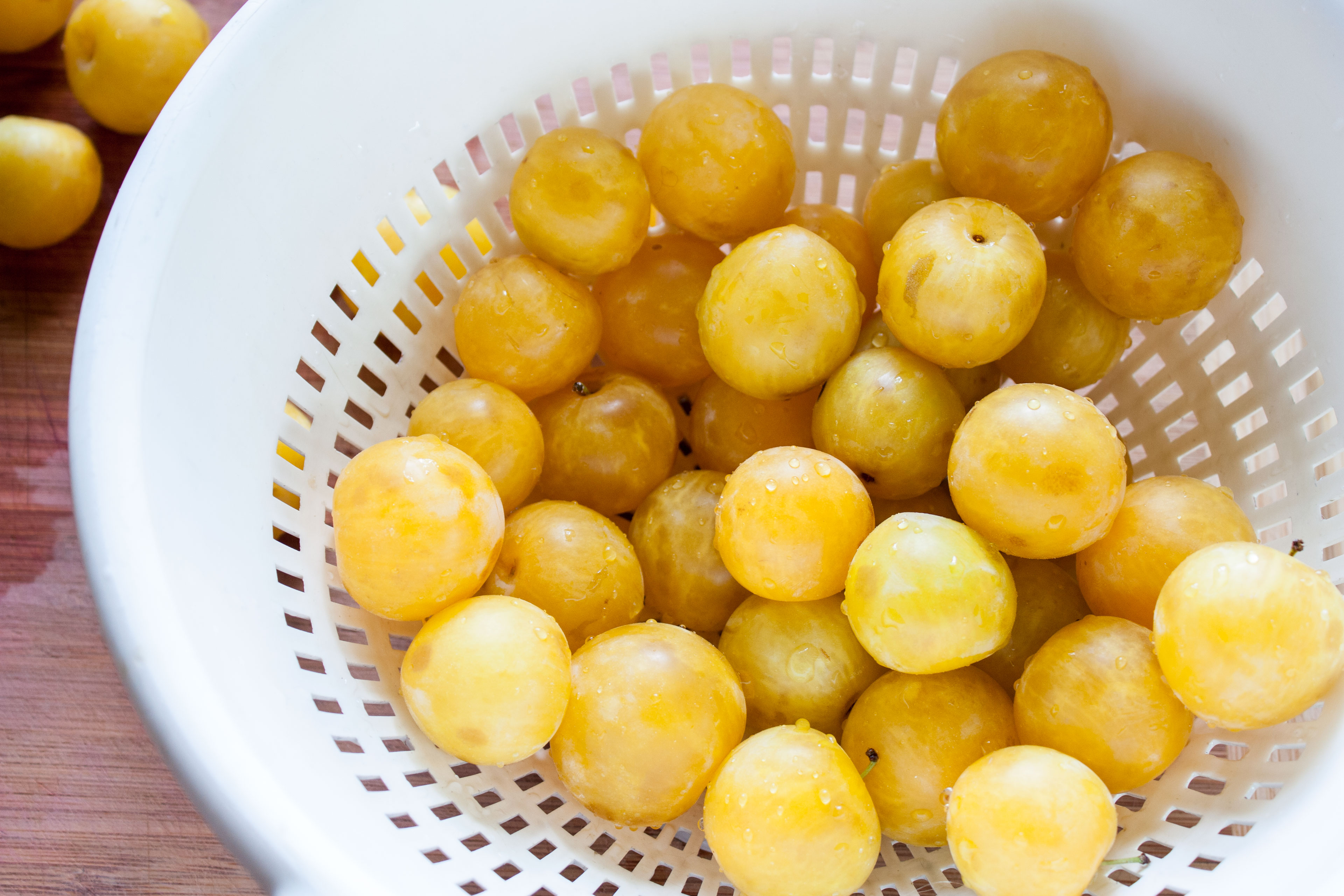 Plums in a colander.