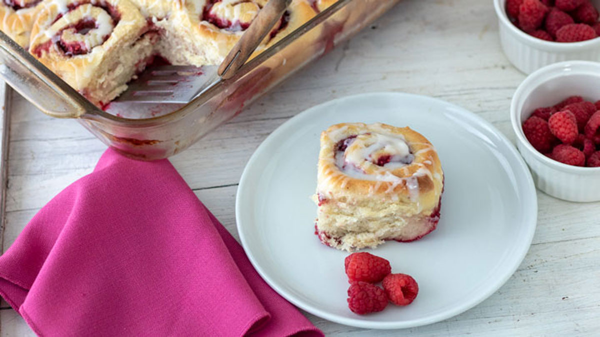 Cinnamon roll in baking pan.