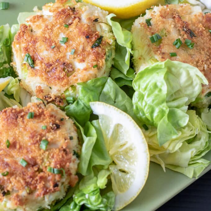 carb cakes on bed of lettuce with lemons