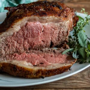 Close up photo of sliced beef strip roast.