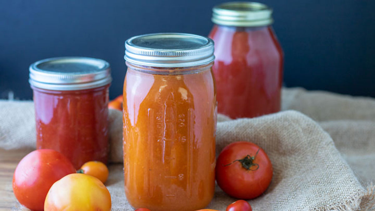Quart jar of yellow tomato sauce.