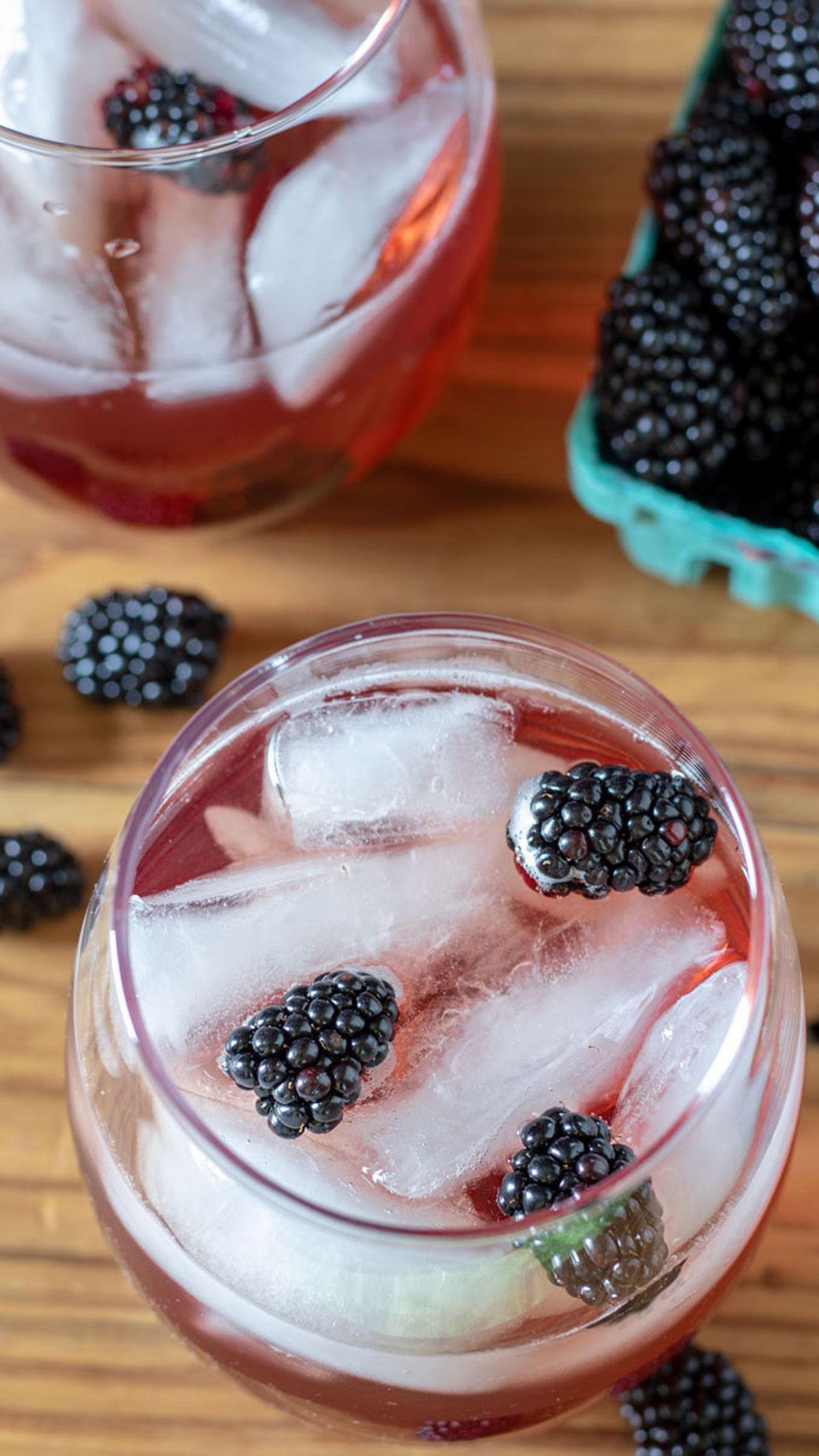 Icy blackberry tea with blackberry garnish.