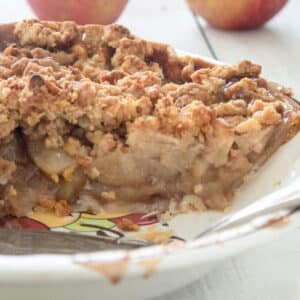 Sliced apple crumb pie side shot.