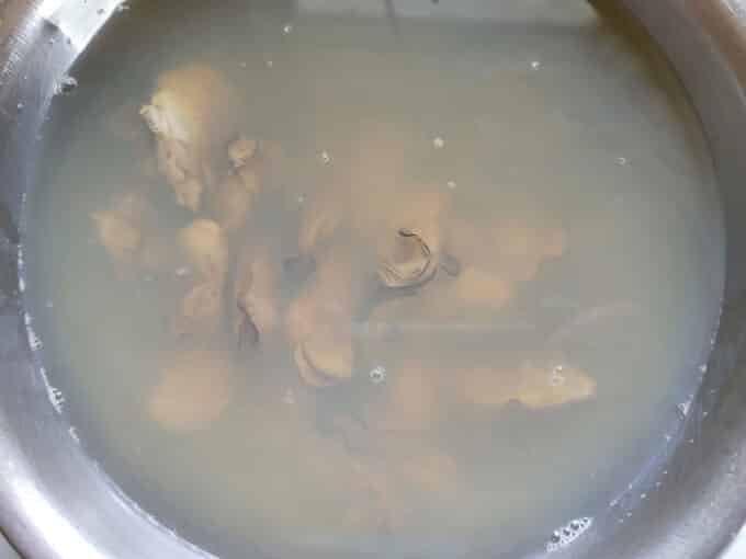 Soaking oyster in the cooking water.