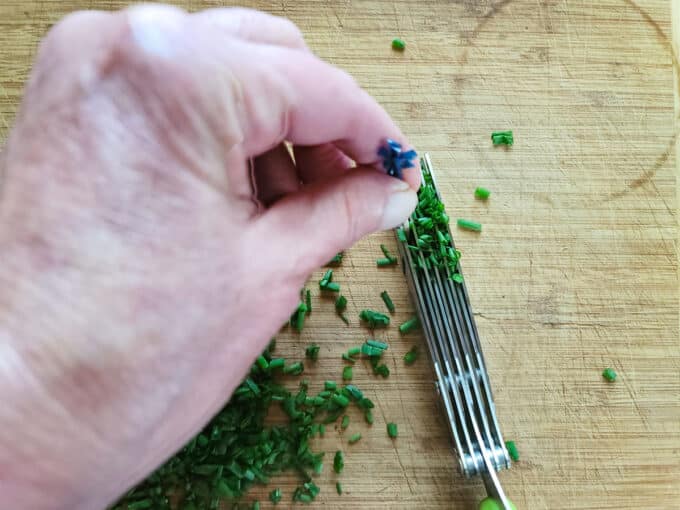 Cleaning herb scissors with toothpick.