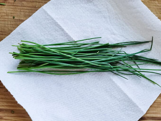 Washed chives on paper towel.