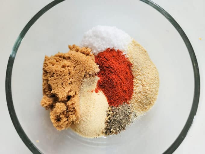 Rub ingredients in a bowl.