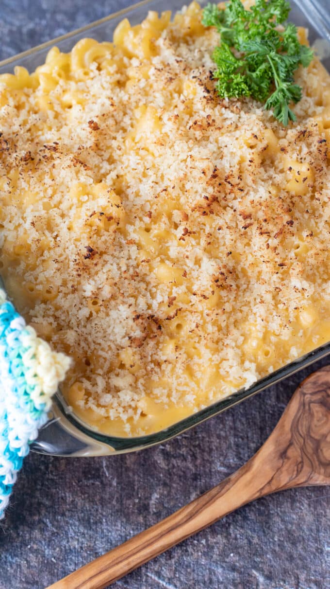 Glass baking dish with macaroni and cheese.