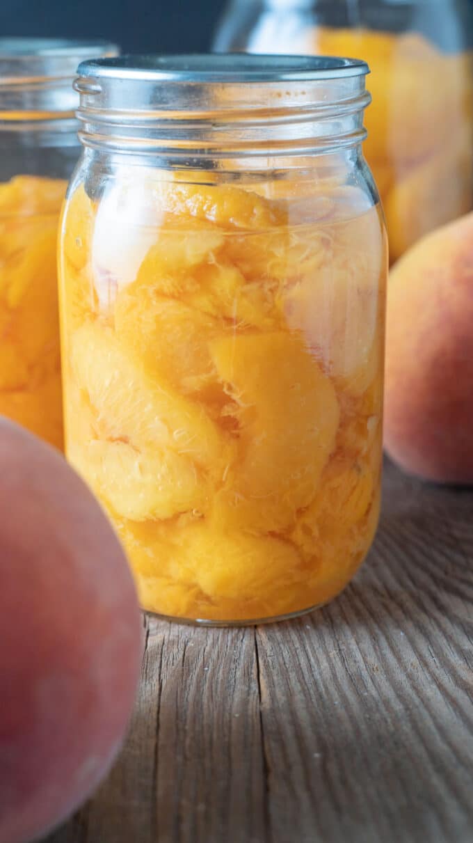 Sliced peaches in jars.