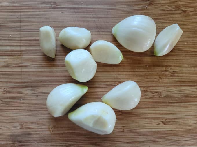 Peeled garlic cloves on board.