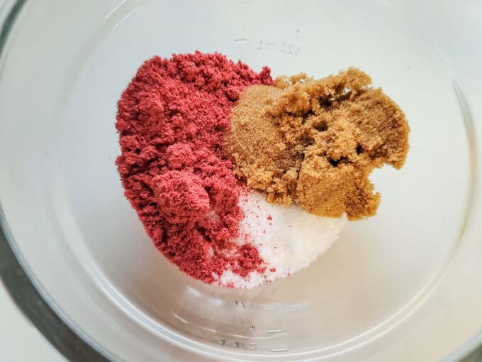 Dry ingredient in bowl.