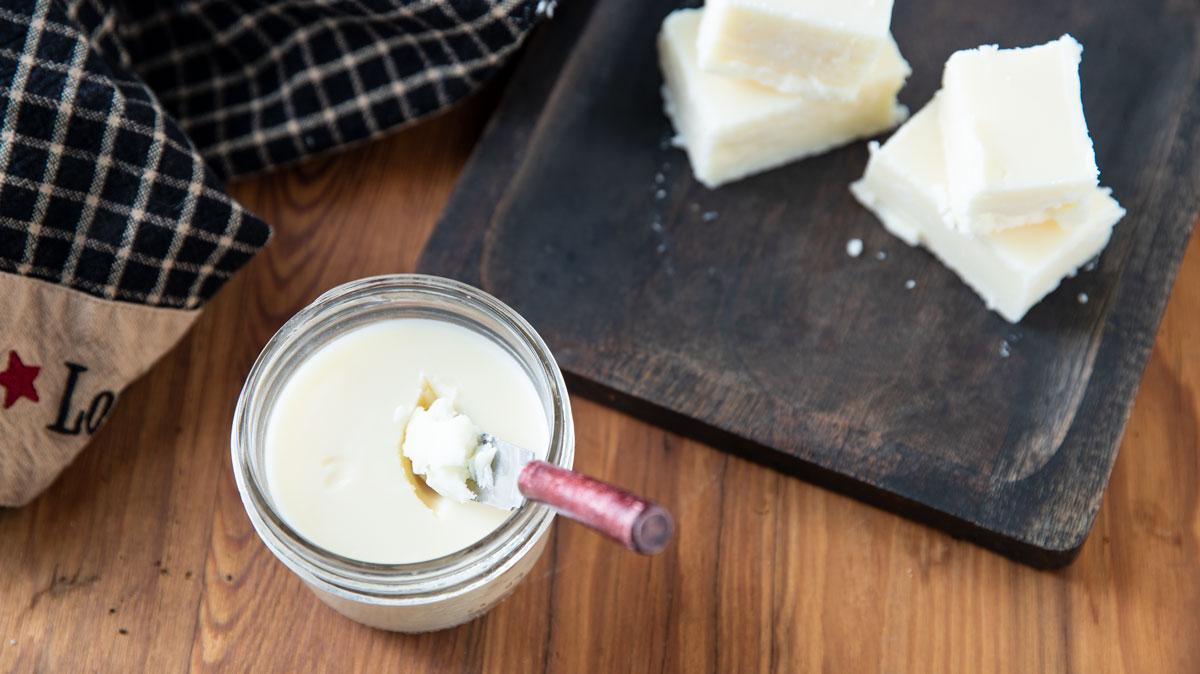 Jar of tallow with a spreading knife.