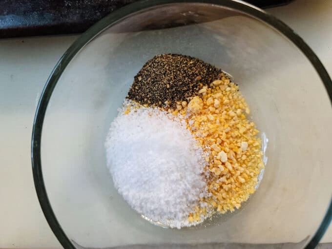 Pepper, salt and garlic in a bowl.