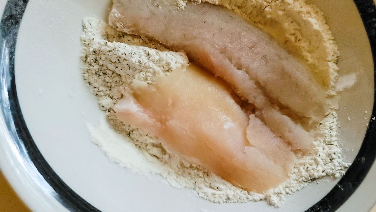 Filets added the the flour mixture.