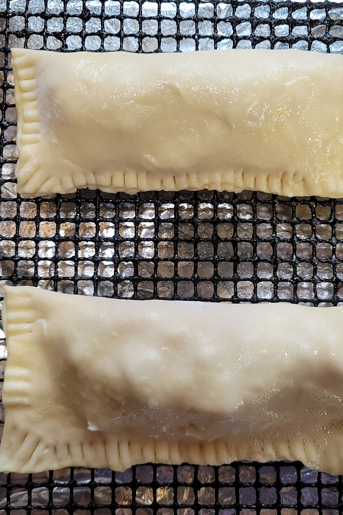 Two pockets set on the basket of the air fryer.