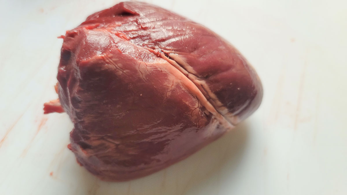 Perfectly trimmed heart of a white board.