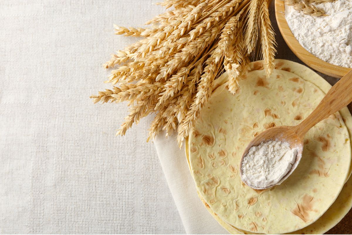 Tortillas with wheat flowers and flour.