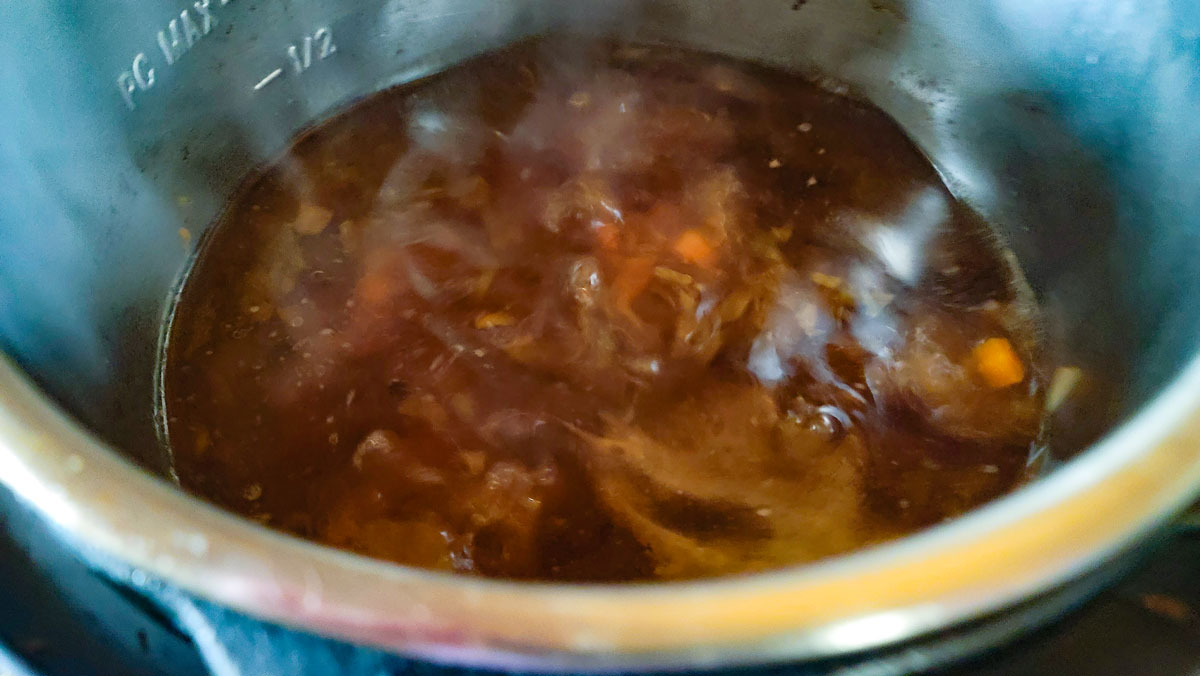 Slurry added to the pot to make gravy.