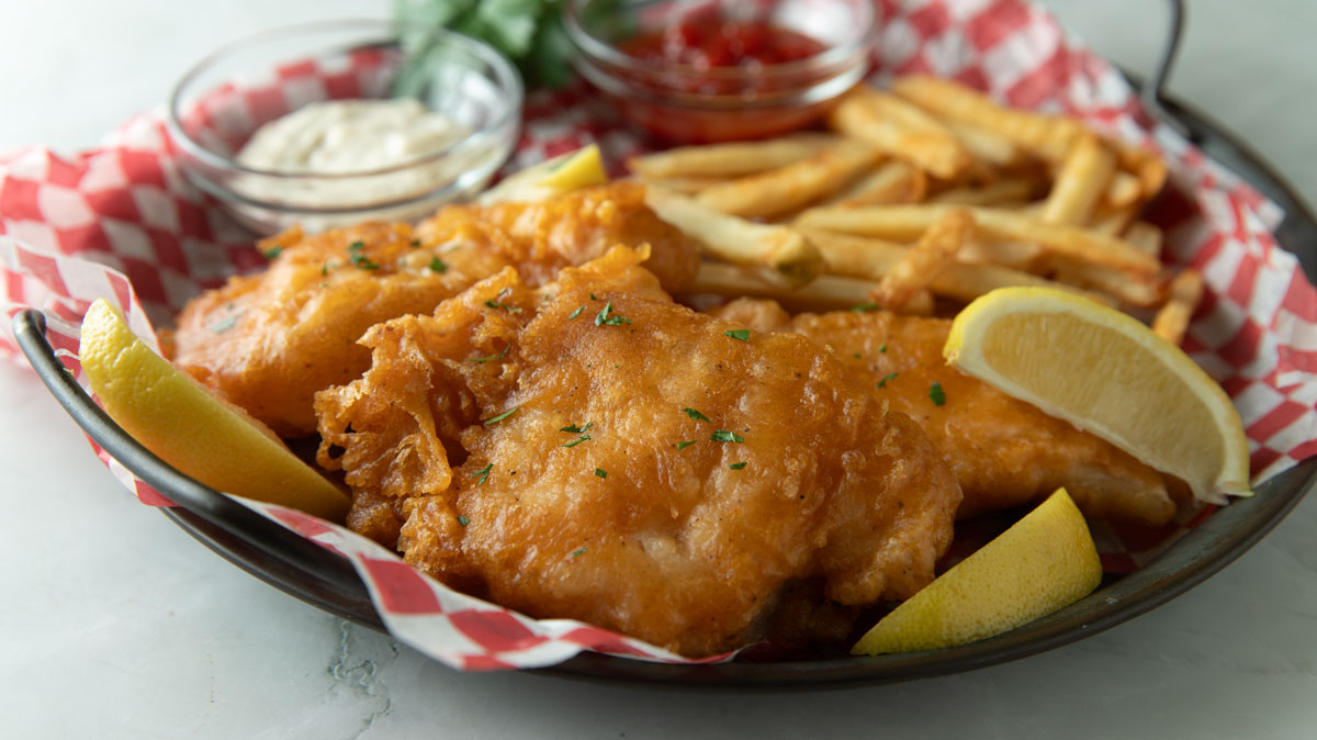 Crispy fish with french fries a sauce.