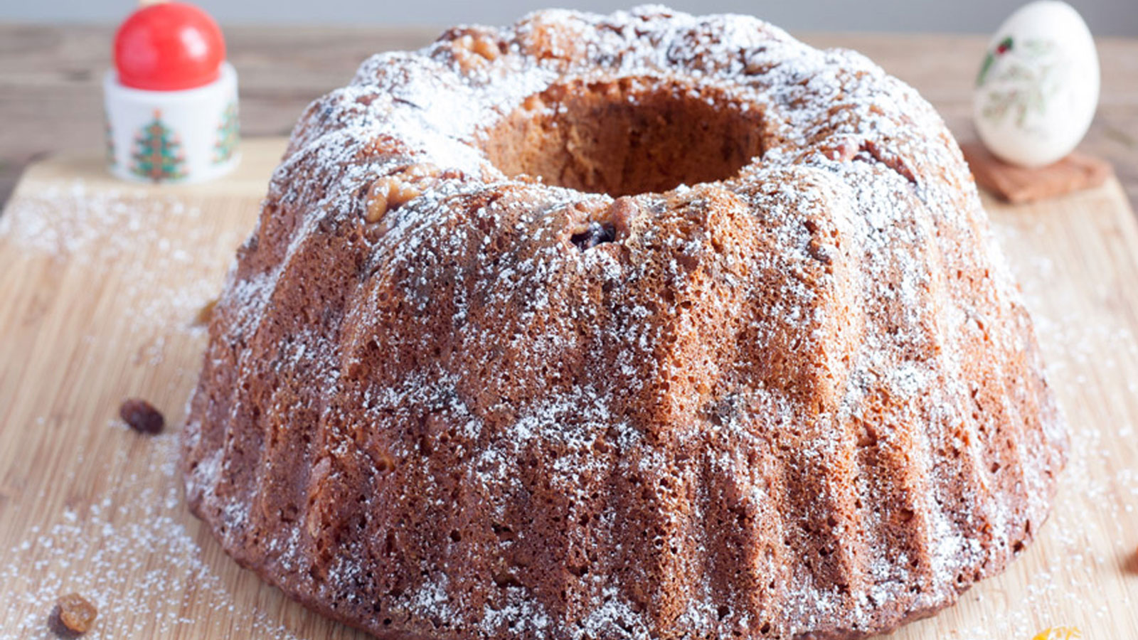 A sweet bread with powder.