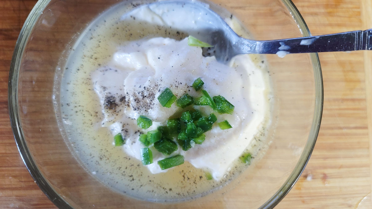 Mayo, juice and jalapeno in a small bowl.