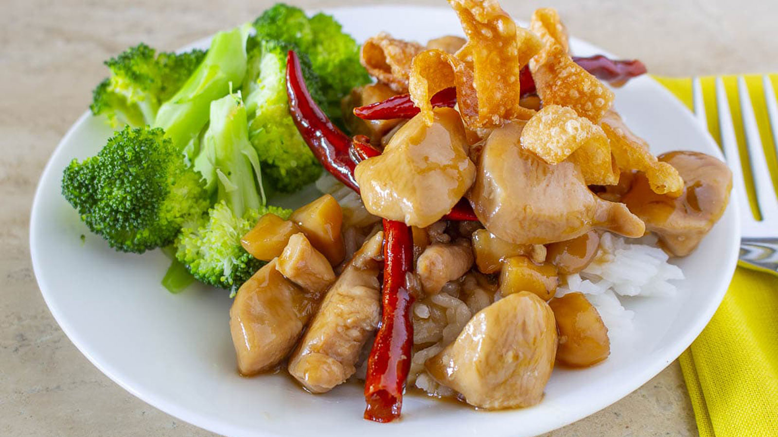 Crispy chicken with hot peppers and broccoli.