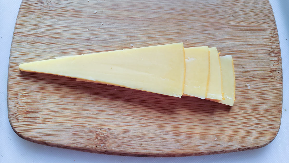 Straight arranged cheese wedges.