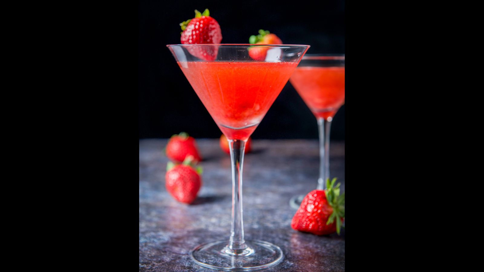 Cocktails with strawberries.