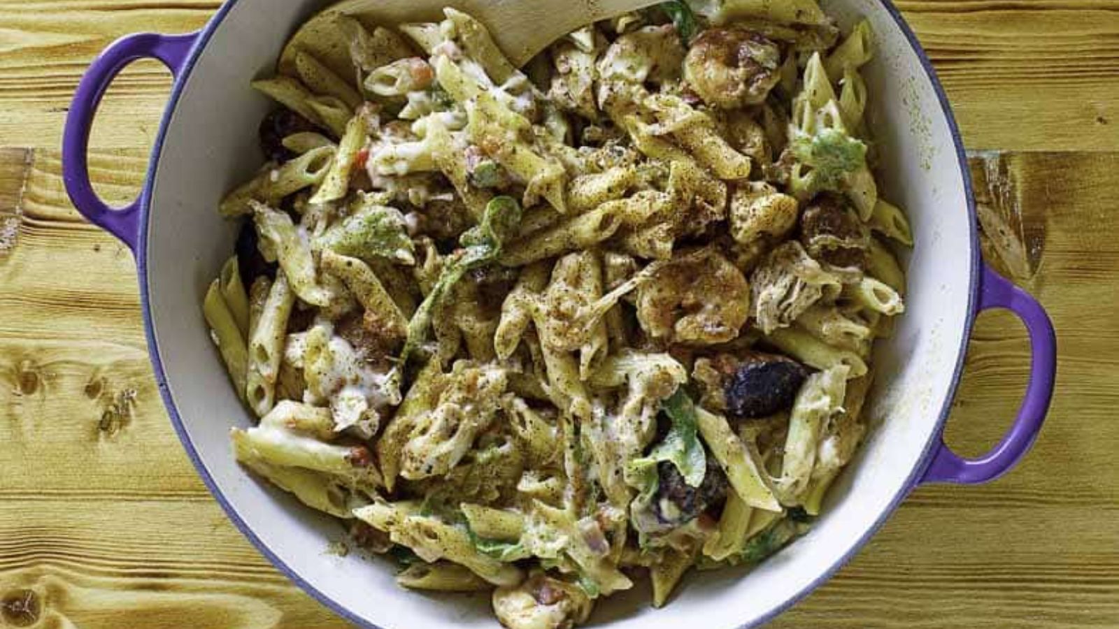 Cheddar new orleans pasta in a pot.