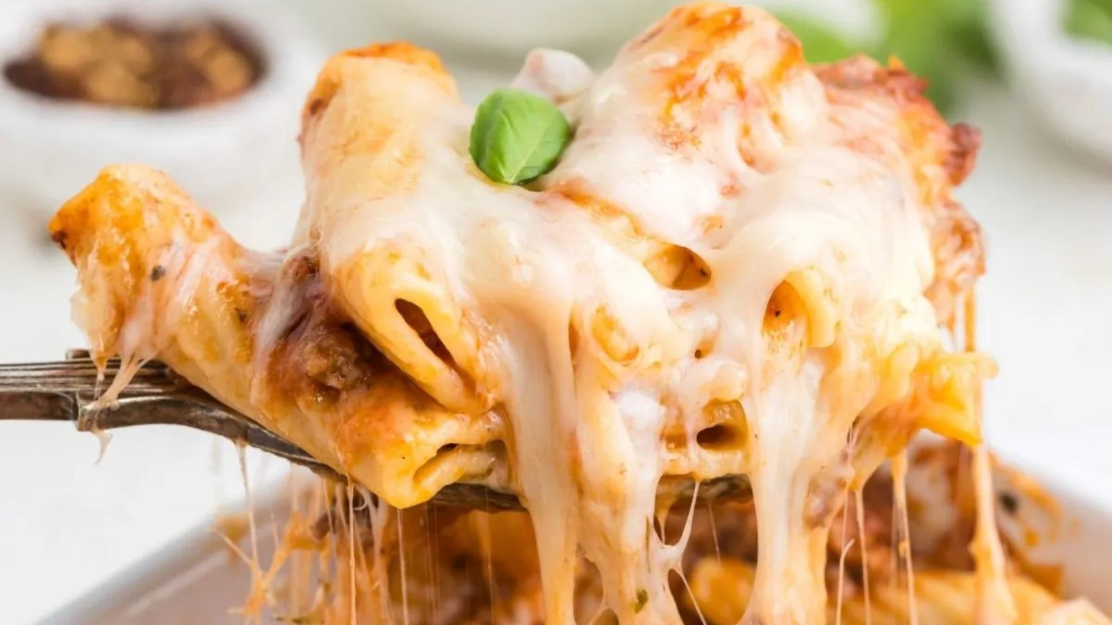 Close up look of baked rigatoni.