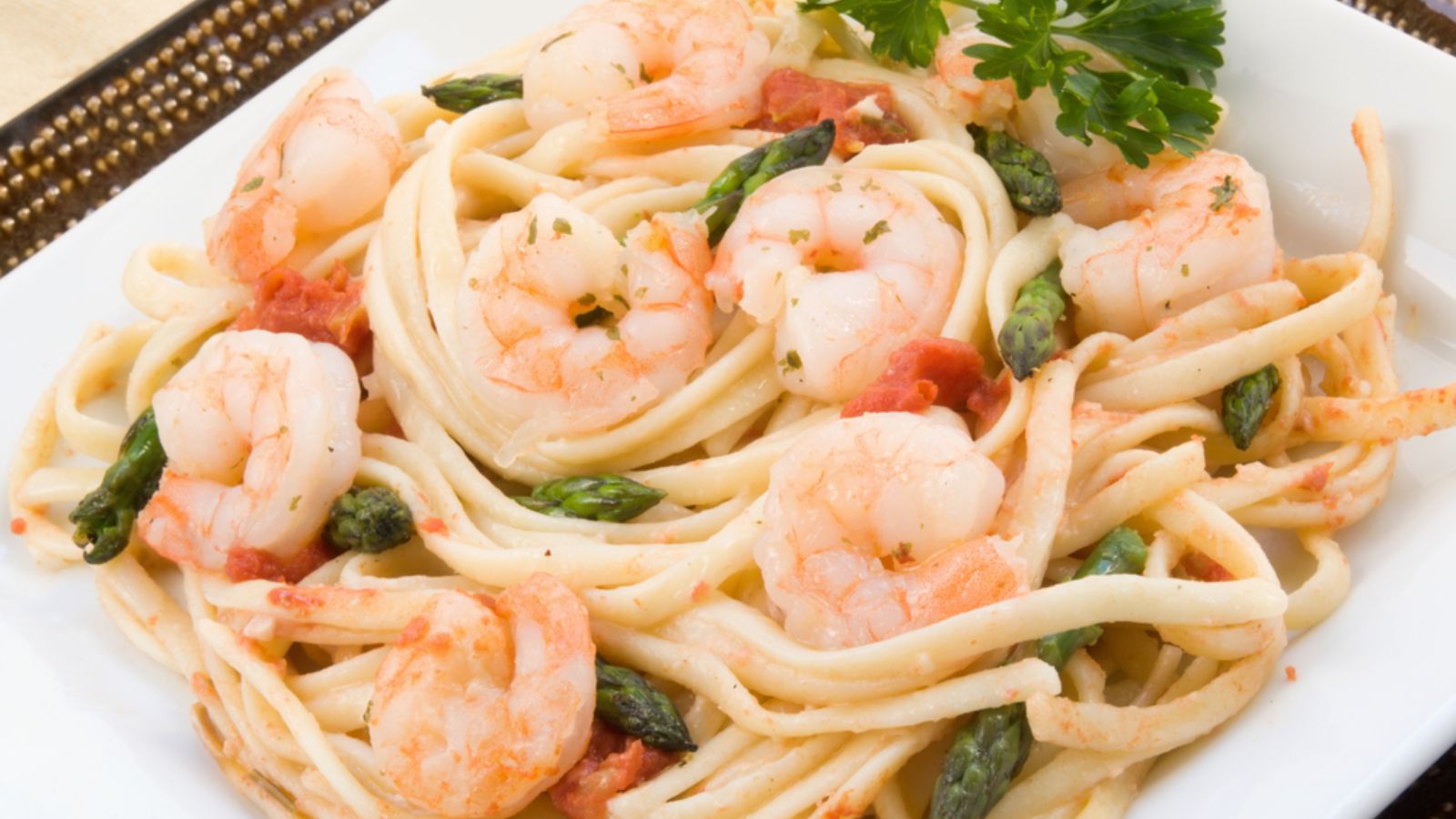 Shrimp and asparagus linguini on a plate.