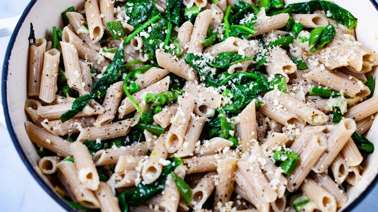 Spinach garlic pasta in a bowl.