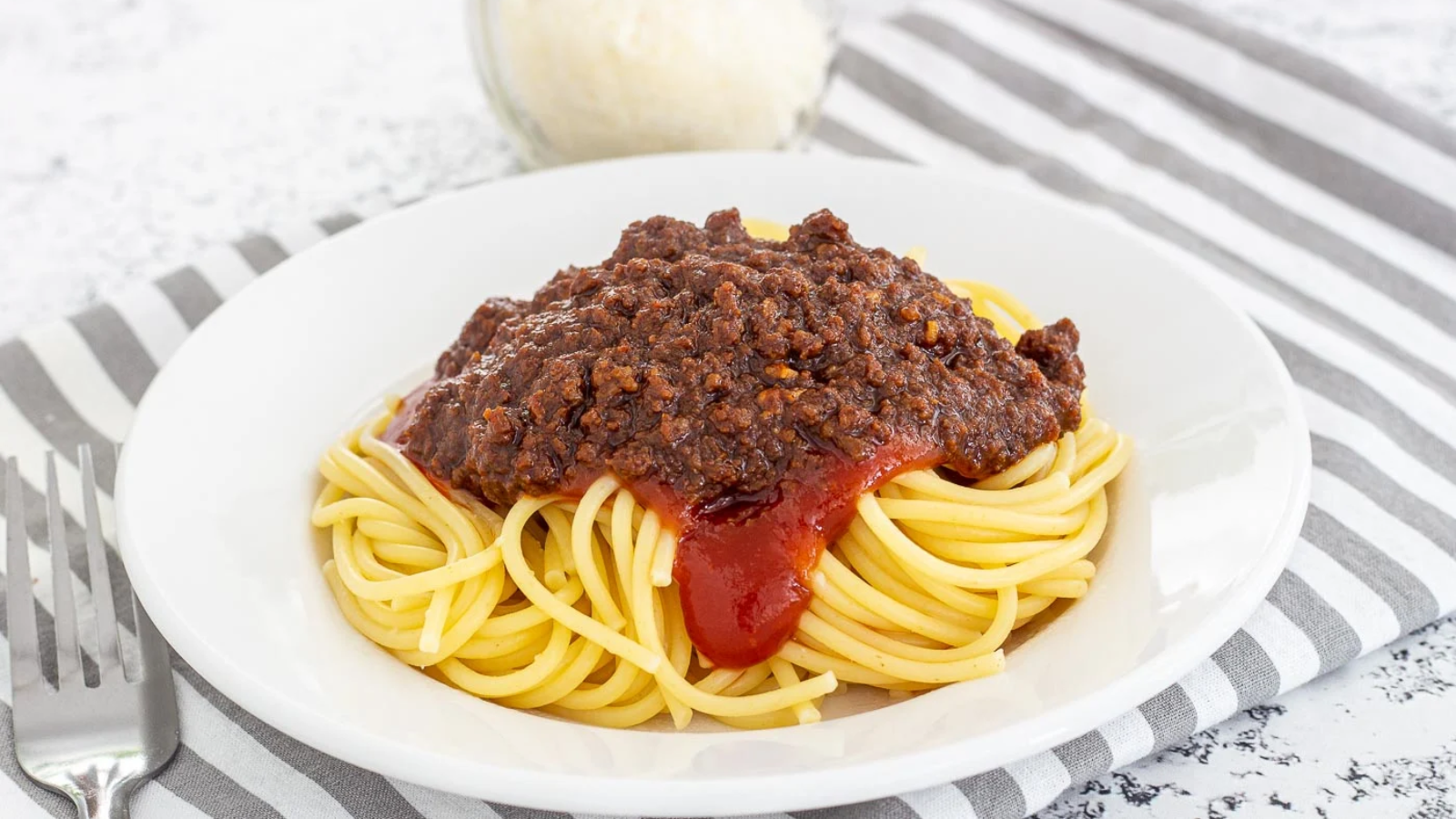 Pasta with beef toppings.