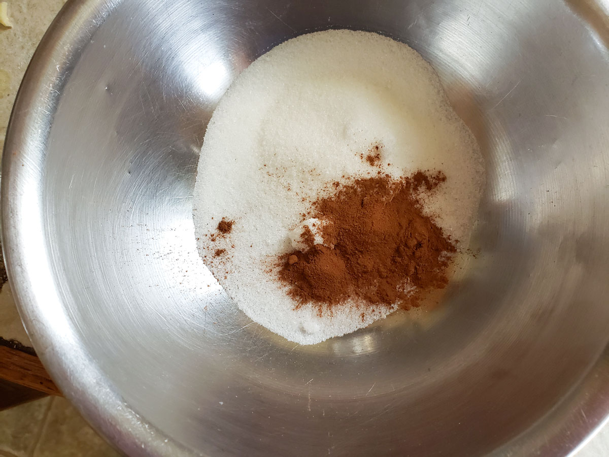 Cinnamon and sugar mixed together.