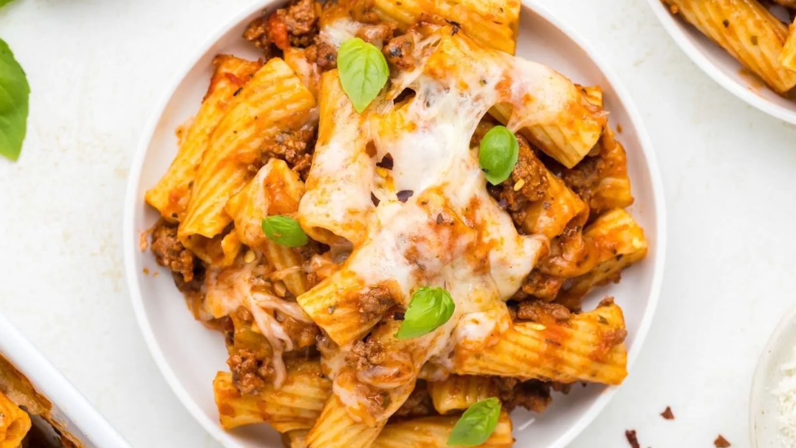 Baked rigatoni on a plate.