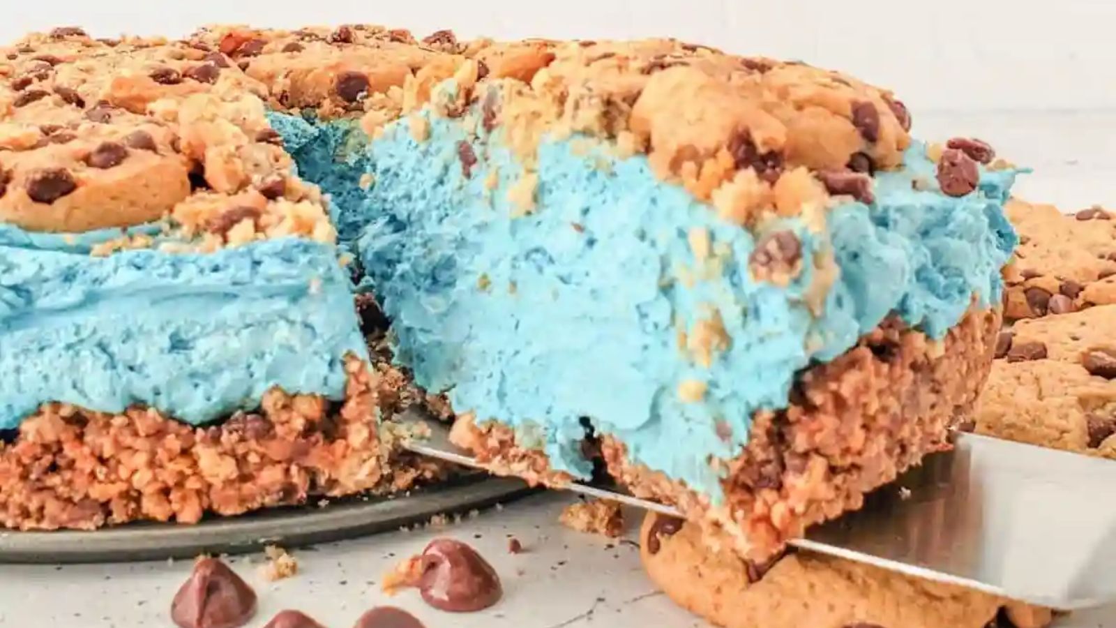 Cookie monster cheesecake slice.