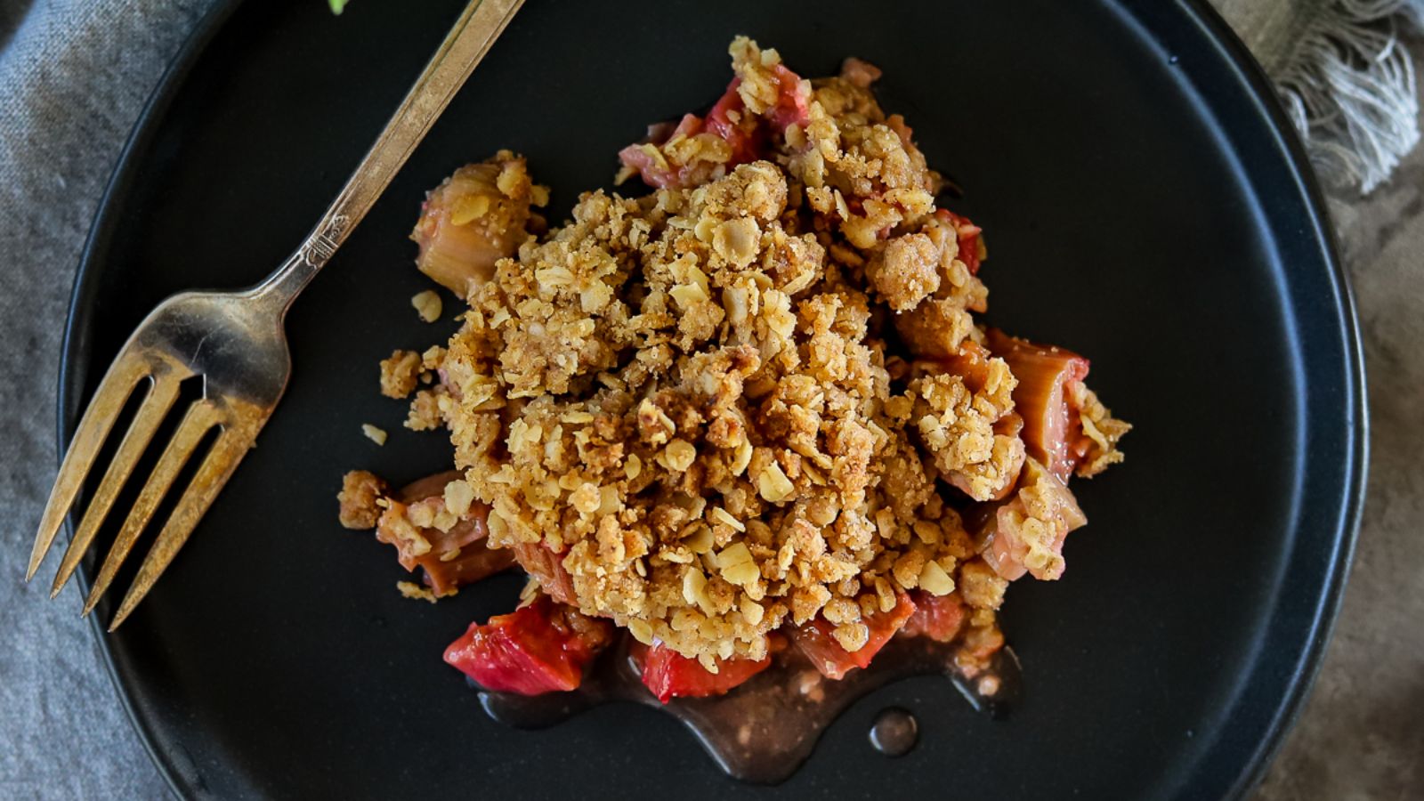 Rhubarb with crumb oats on a plate.
