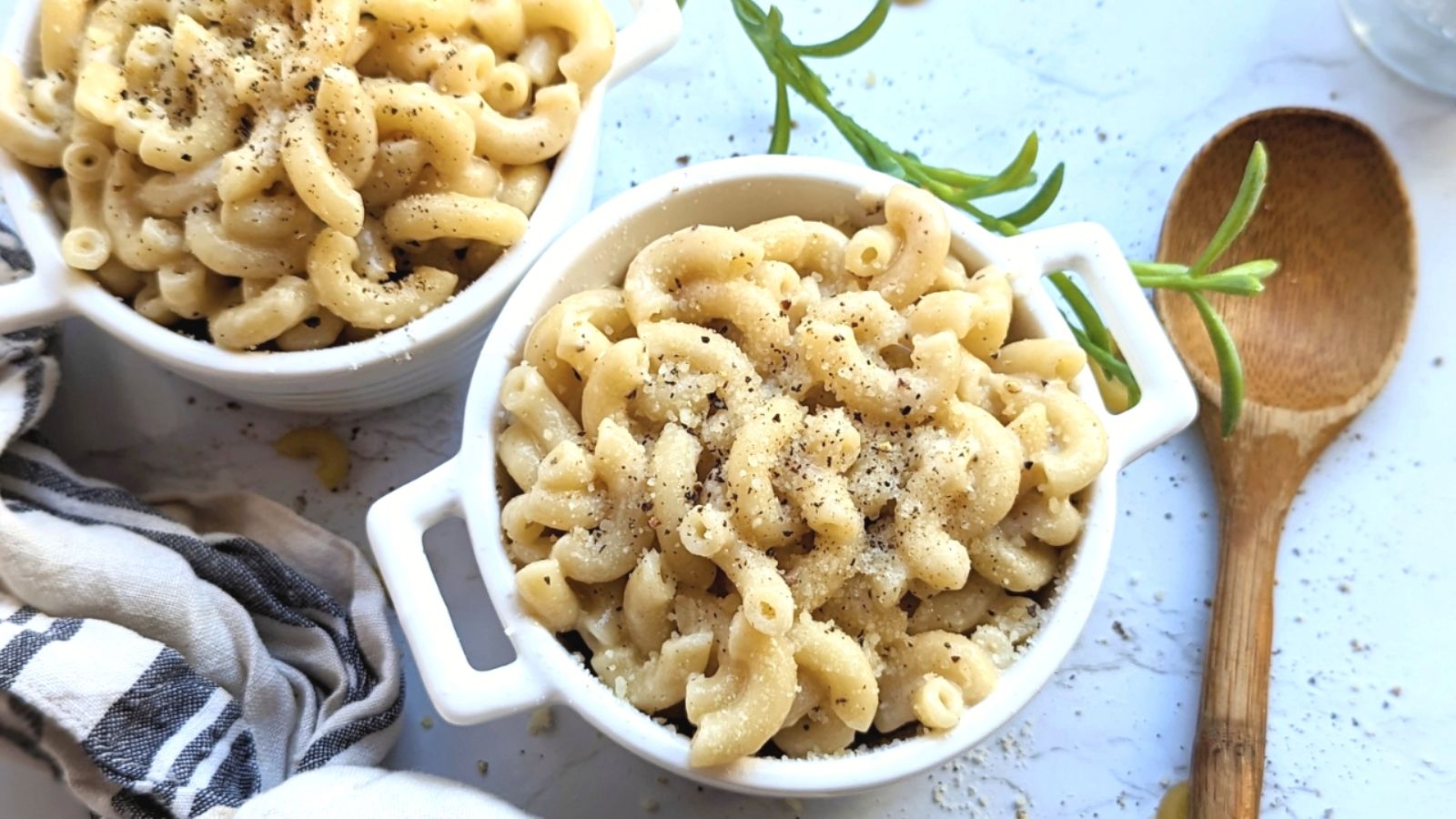 Cacio e pepe mac and cheese in a bowl.