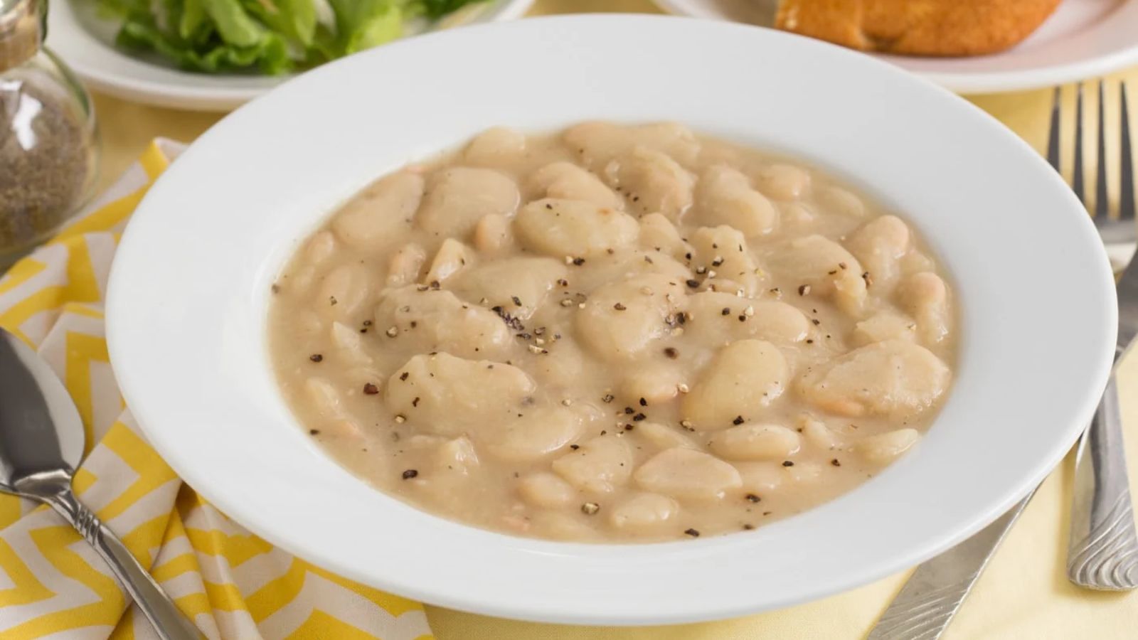 Old fashioned butter beans in a bowl.