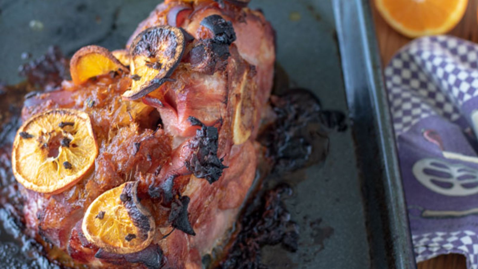 Ham with pineapple on a tray.