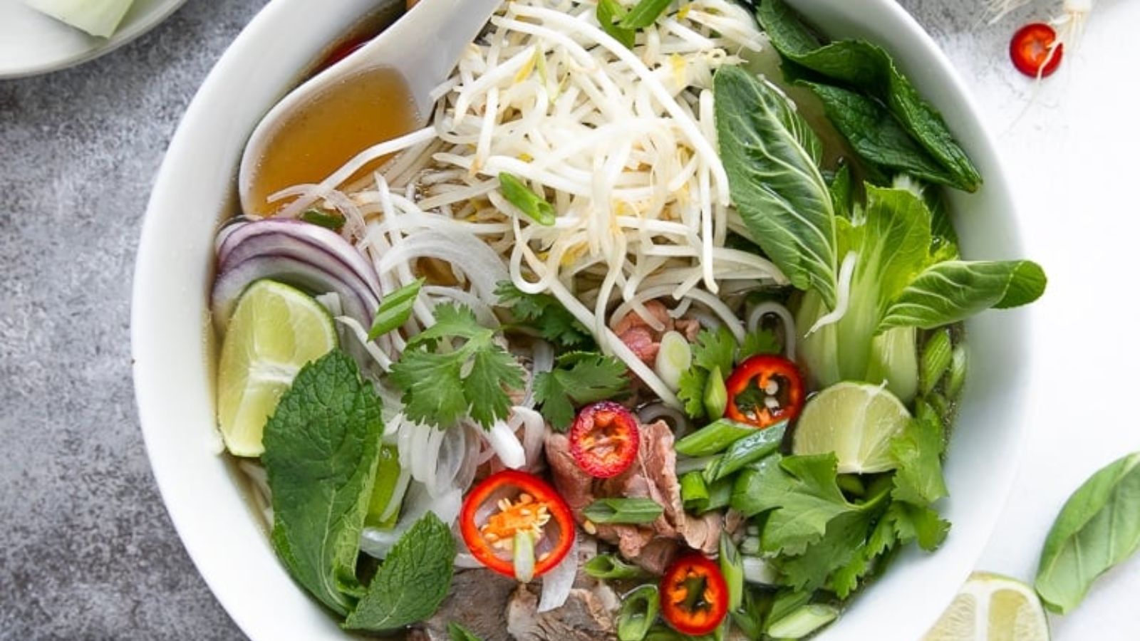 Noodles with vegetables in a bowl.