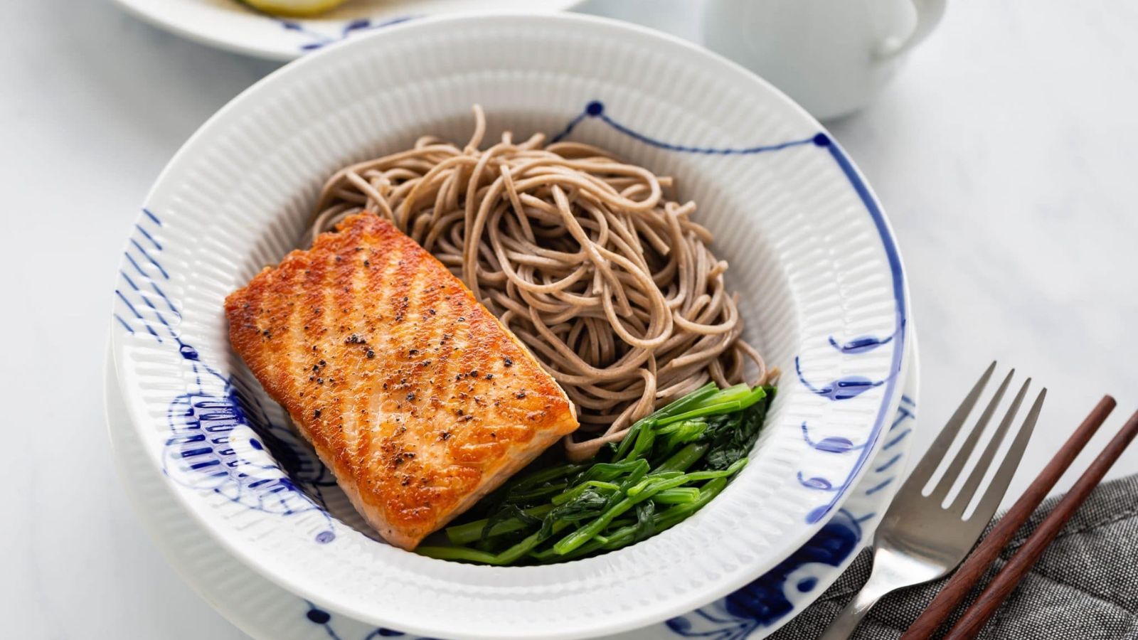 Salmon soba noodle in a bowl.