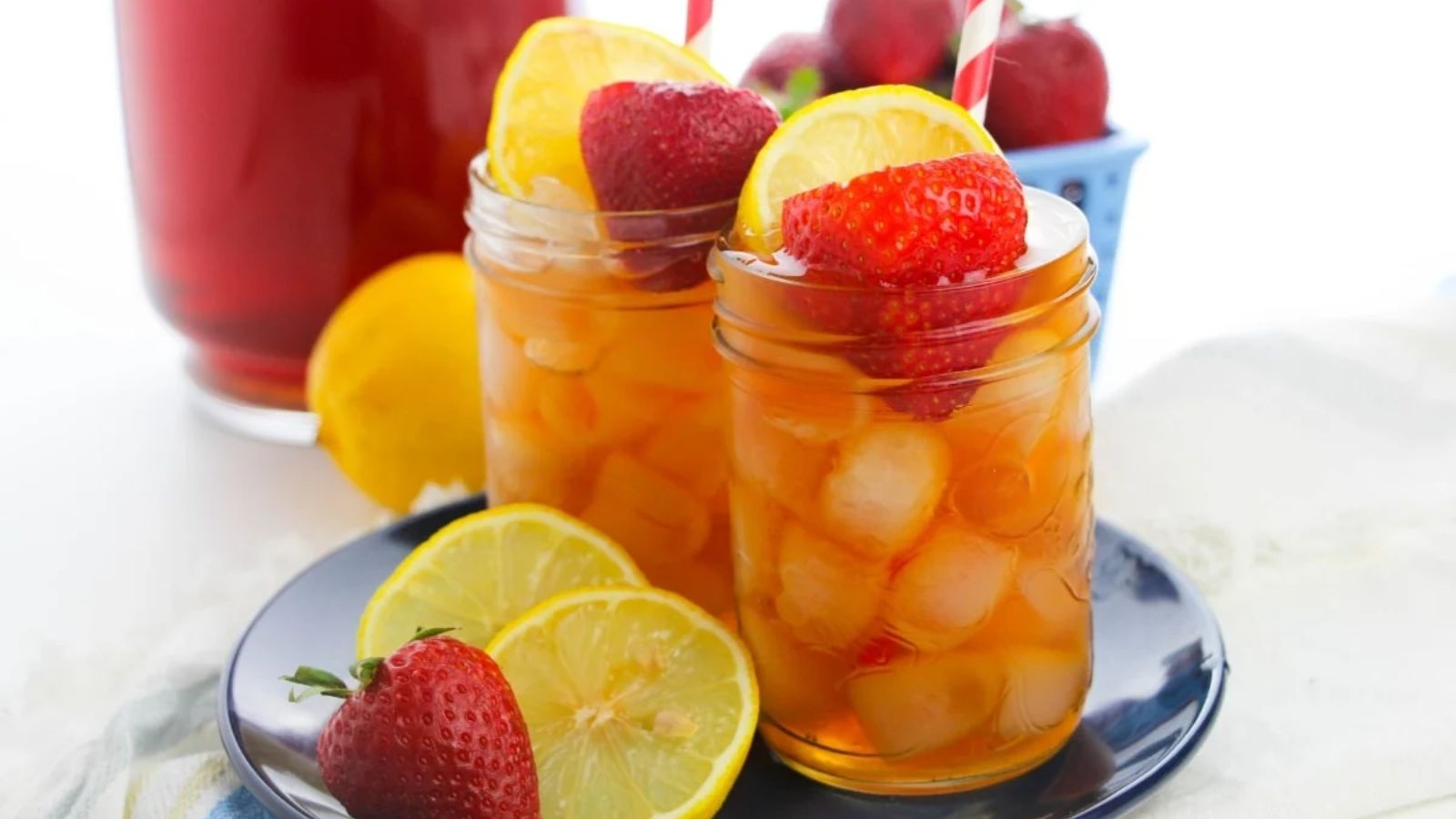 Strawberry tea in glasses.