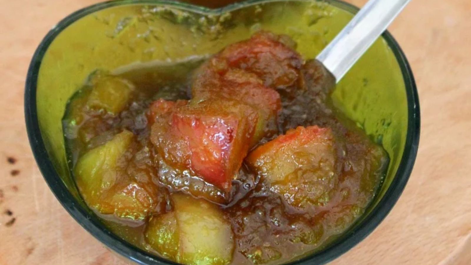 Apple jam with green tomatoes in a bowl.