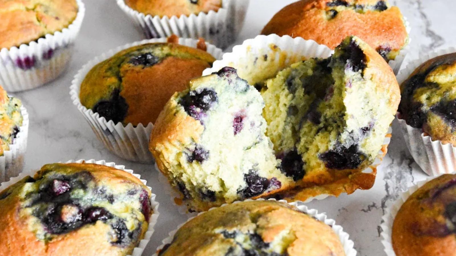 Muffins with blueberries.
