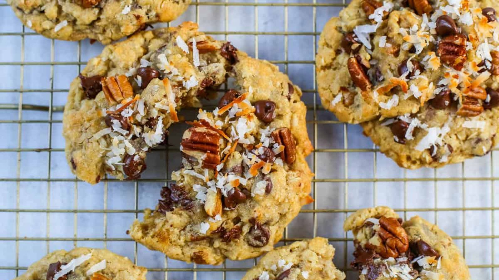 Cookies with toppings and filling.